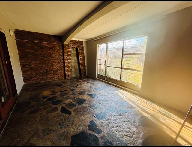2 BEDROOM APARTMENT TO LET IN SONHEUWEL EXT 1